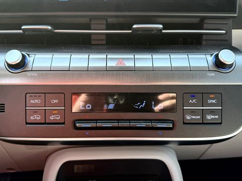 Used 2025 Hyundai Kona SEL FWD image 4