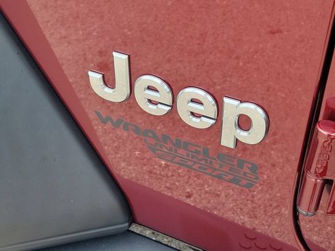 Used 2021 Jeep Wrangler Unlimited Sport w/ Sun And Sound Package AWD/4WD image 10