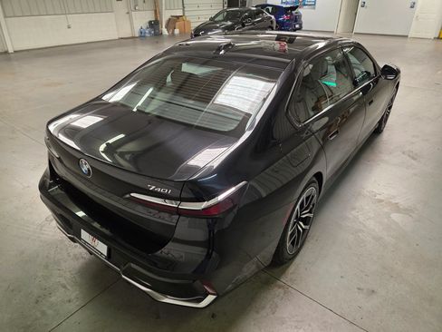 Used 2024 BMW 740i xDrive AWD/4WD image 7