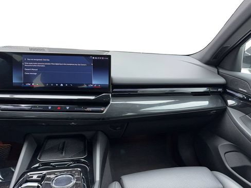 Used 2024 BMW 530i w/ Premium Package RWD image 18