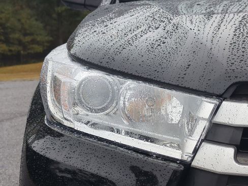 Used 2018 Toyota Highlander LE image 9