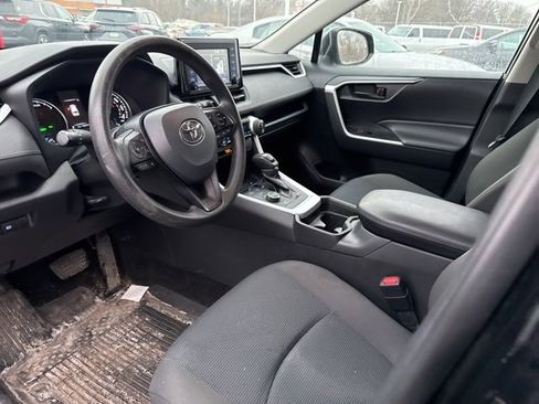 Used 2021 Toyota RAV4 LE image 9