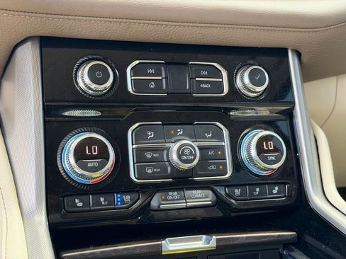 Used 2022 GMC Yukon Denali AWD/4WD image 24