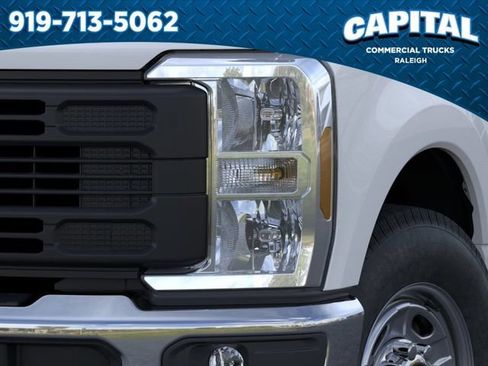New 2026 Ford F250 XL w/ XL Chrome Package RWD image 18