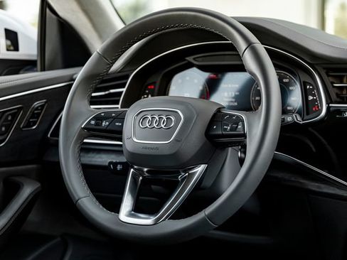 Used 2023 Audi Q8 Prestige AWD/4WD image 21