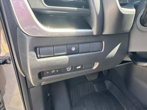 Used 2025 Nissan Rogue SV image 20