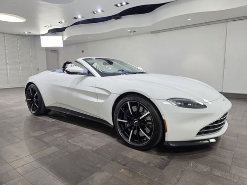 Used 2022 Aston Martin V8 Vantage Roadster image 1