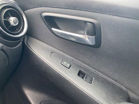 Used 2018 Toyota Yaris iA image 23