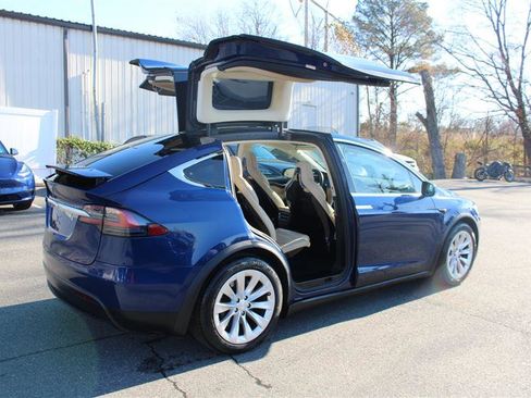 Used 2017 Tesla Model X 75D image 8