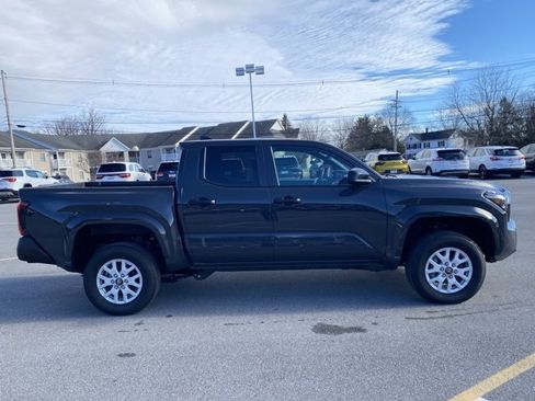 Used 2025 Toyota Tacoma SR image 6