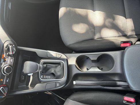 Used 2025 Kia Soul LX w/ LX Technology Package FWD image 38