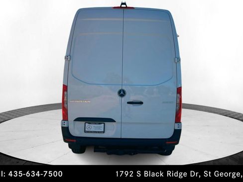 Used 2025 Mercedes-Benz Sprinter 2500 image 4