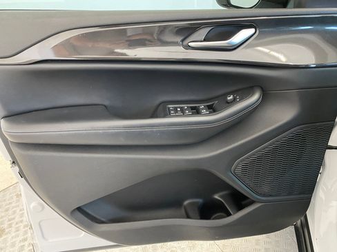 Used 2023 Jeep Grand Cherokee Altitude image 12