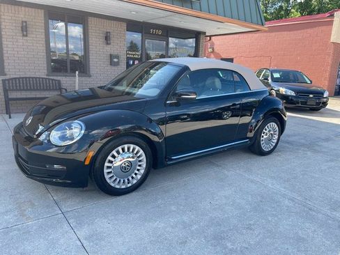 Used 2015 Volkswagen Beetle 1.8T FWD image 2