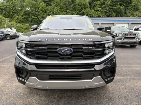Used 2025 Ford Expedition Platinum w/ Driver's Package AWD/4WD image 11