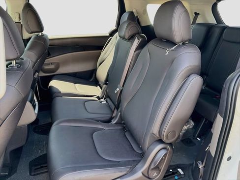 New 2026 Kia Carnival LXS FWD image 23