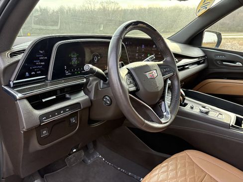 Used 2023 Cadillac Escalade Premium Luxury w/ LPO, Radiant Package AWD/4WD image 28