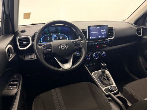 Used 2025 Hyundai Venue SEL FWD image 13