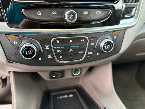 Used 2020 Chevrolet Traverse Premier w/ LPO, Floor Liner Package AWD/4WD image 30