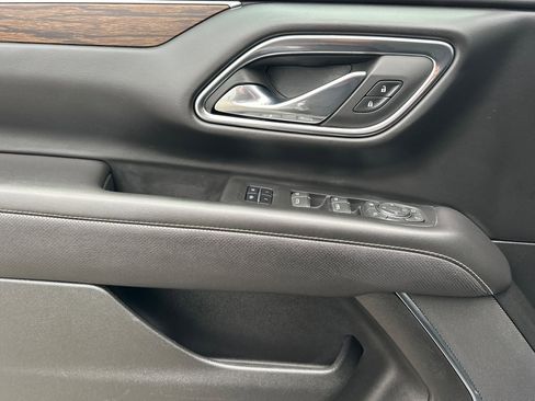 Used 2023 Chevrolet Suburban Premier image 14
