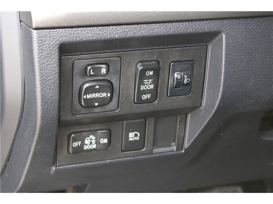 Used 2018 Toyota Tundra SR5 w/ SR5 Upgrade Package AWD/4WD image 13