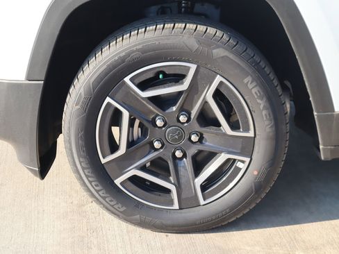 New 2026 Jeep Cherokee Laredo AWD/4WD image 17