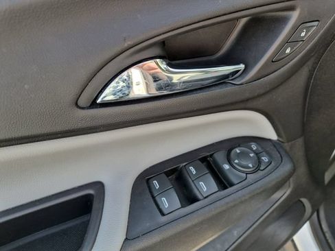 Used 2019 Chevrolet Equinox LS w/ LPO, Cargo Package FWD image 10