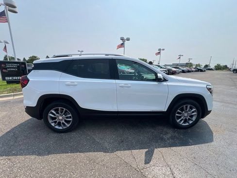 Used 2023 GMC Terrain SLT w/ LPO, Floor Liner Package AWD/4WD image 4