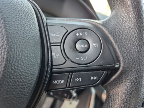 Used 2020 Toyota RAV4 LE AWD/4WD image 27
