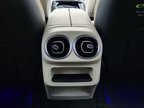 Used 2025 Mercedes-Benz GLC 300 4MATIC image 41