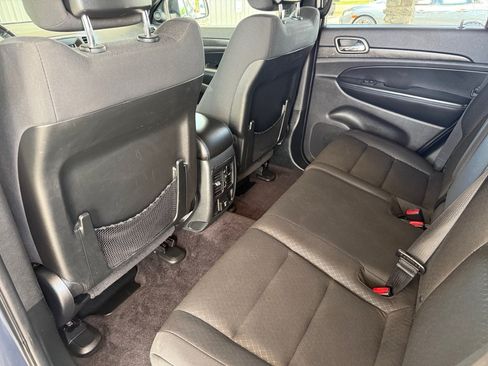 Used 2018 Jeep Grand Cherokee Laredo AWD/4WD image 14
