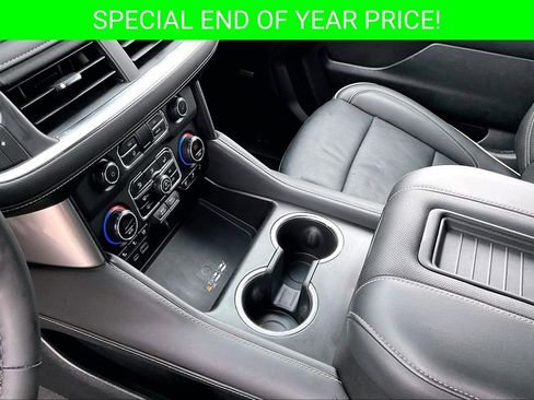 Used 2024 Chevrolet Suburban Premier image 18