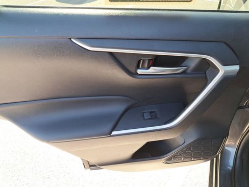 Used 2021 Toyota RAV4 XLE image 7