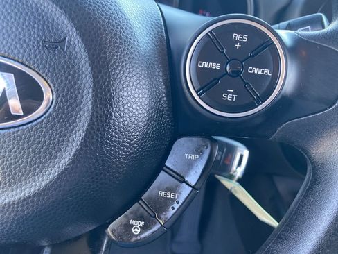 Used 2016 Kia Soul + image 20