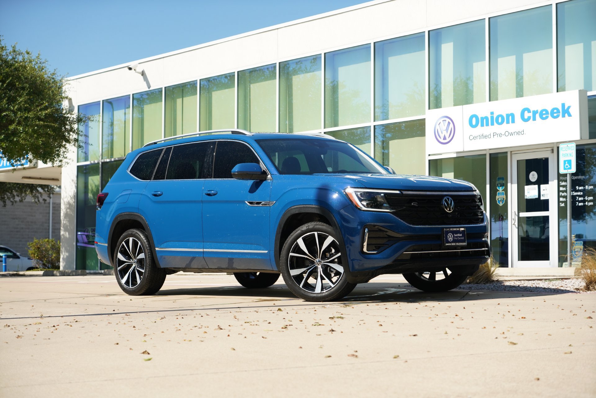 Certified 2025 Volkswagen Atlas SEL Premium R-Line AWD/4WD image 1