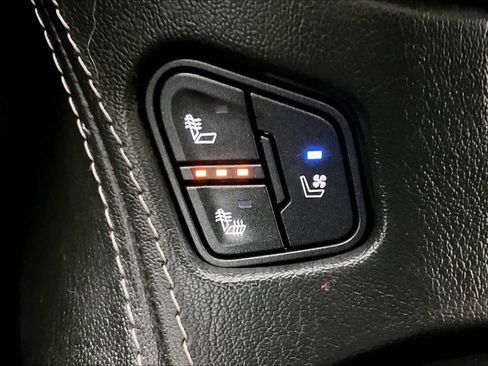 Used 2020 Chevrolet Suburban Premier w/ Premier Plus Edition AWD/4WD image 35