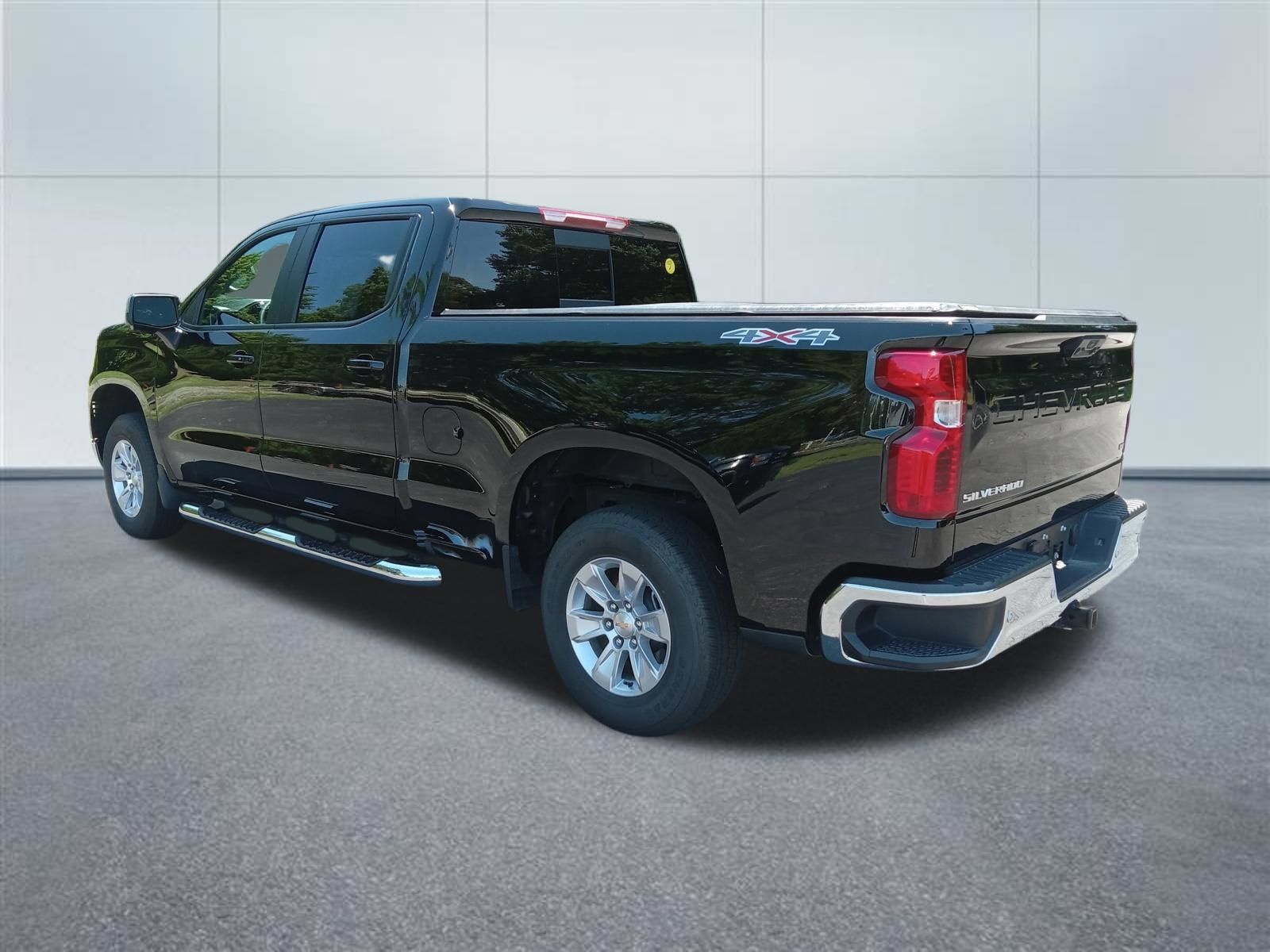 Used 2026 Chevrolet Silverado 1500 LT AWD/4WD image 3