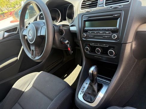 Used 2013 Volkswagen Golf 4-Door FWD image 13