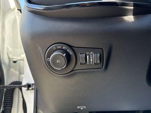 Used 2025 Jeep Compass Trailhawk image 22