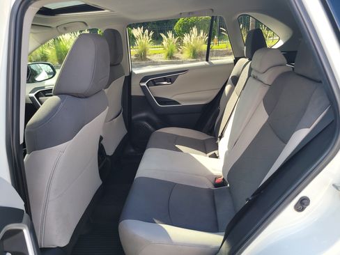Used 2022 Toyota RAV4 XLE w/ Convenience Package FWD image 14