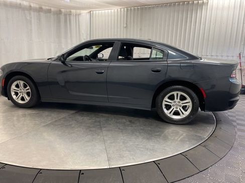 Used 2019 Dodge Charger SXT RWD image 3