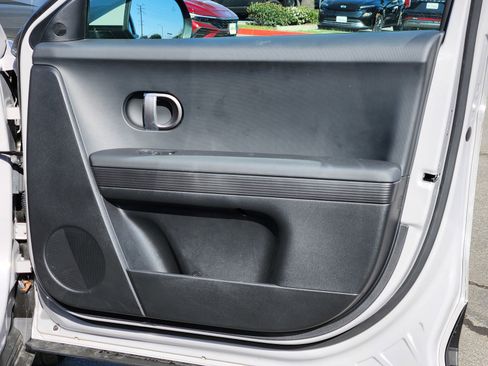 Used 2025 Hyundai Ioniq 5 SE image 30