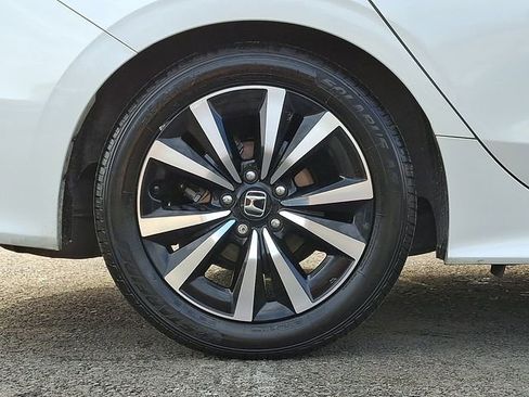 Certified 2022 Honda Civic EX image 9