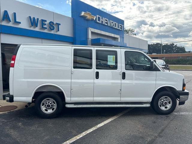 Used 2025 GMC Savana 2500 w/ Driver Convenience Package RWD image 3