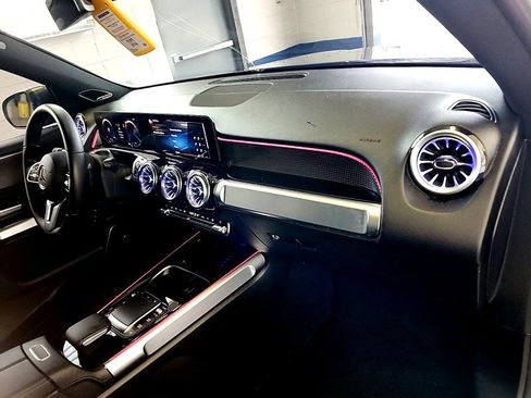 Used 2022 Mercedes-Benz EQB 300 4MATIC image 12