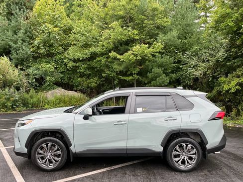 Used 2023 Toyota RAV4 XLE Premium AWD/4WD image 30