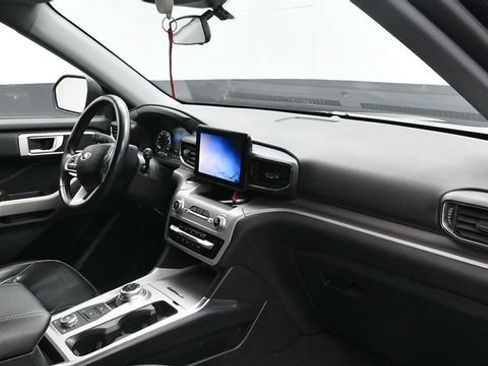 Used 2023 Ford Explorer XLT w/ Equipment Group 202A AWD/4WD image 10