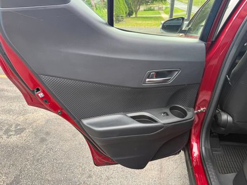Used 2019 Toyota C-HR XLE FWD image 20