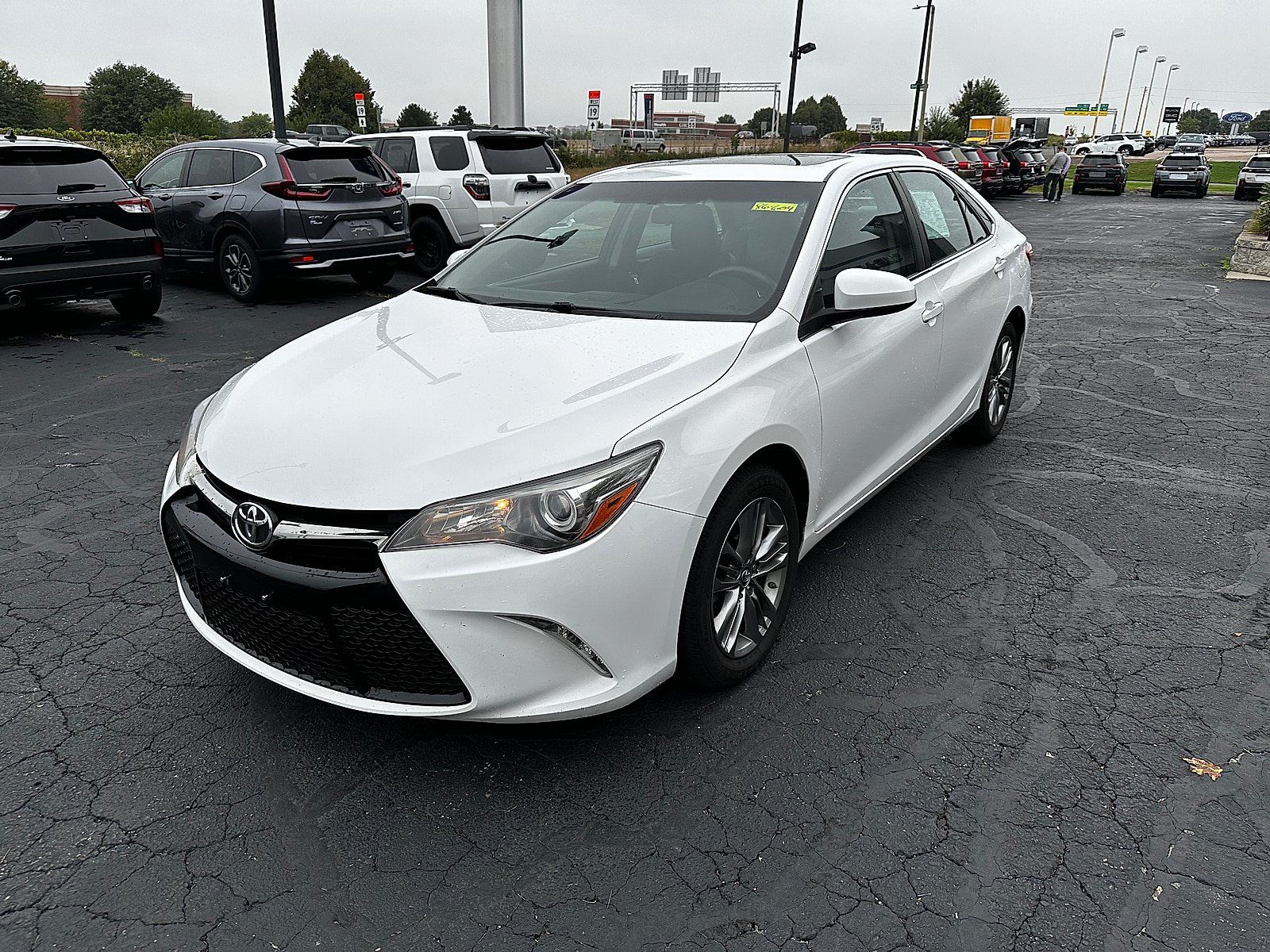 Used 2017 Toyota Camry SE w/ Moonroof Package FWD image 7