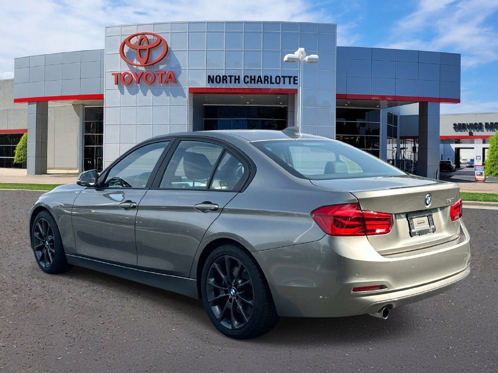 Used 2017 BMW 320i Sedan RWD image 9